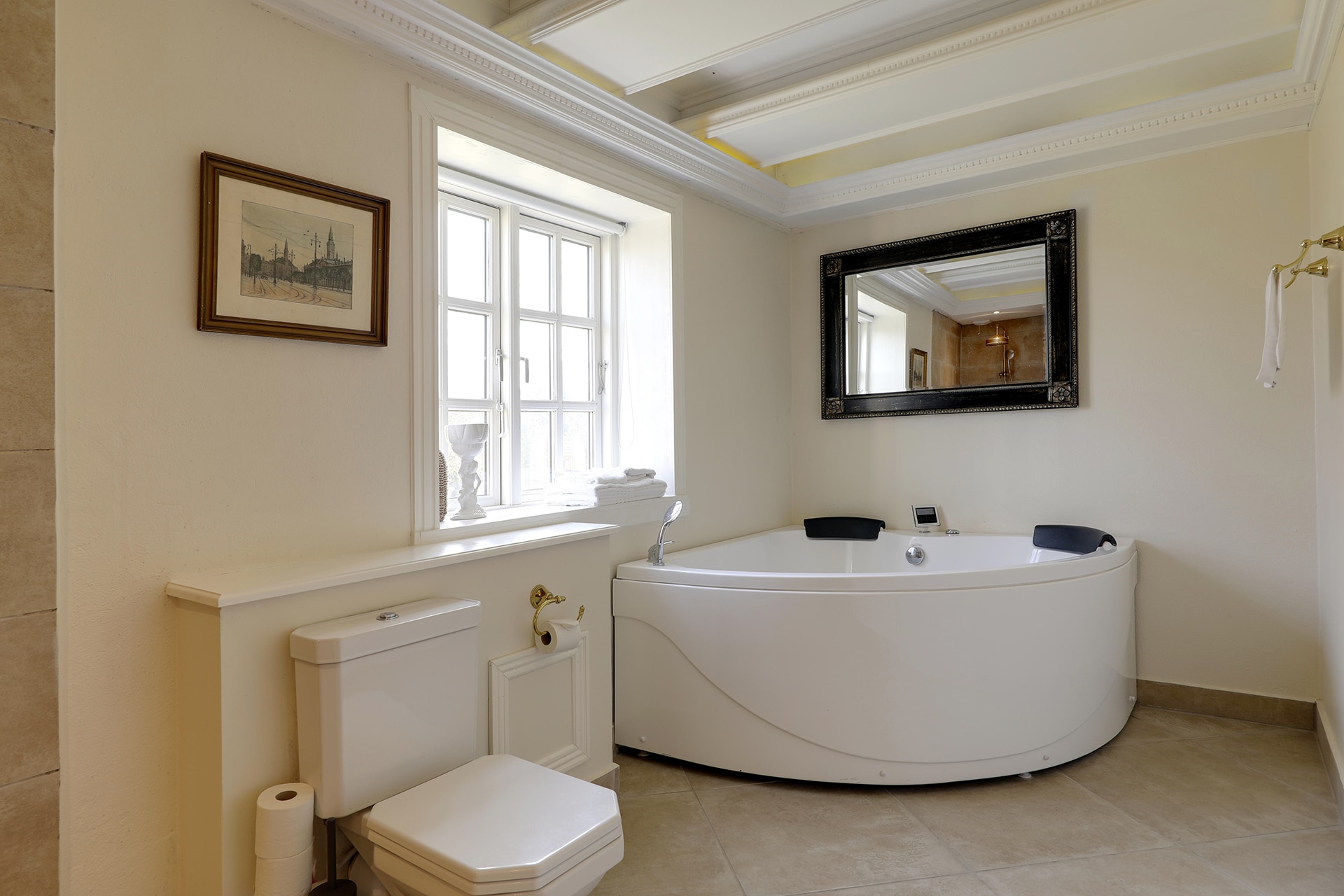 Standard-suite m. jacuzzi på Skrøvelev Gods