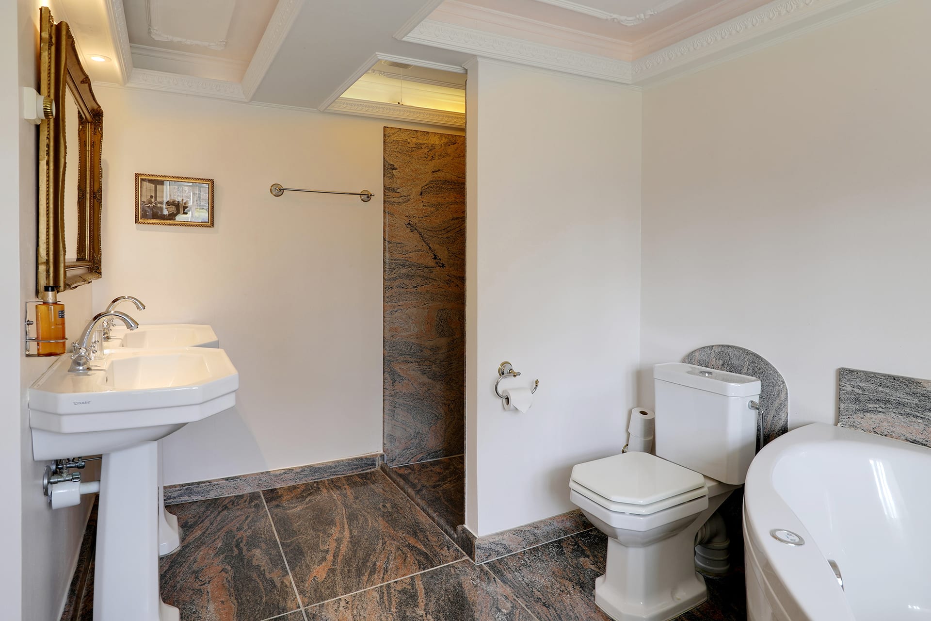 Standard-suite m. jacuzzi på Skrøvelev Gods